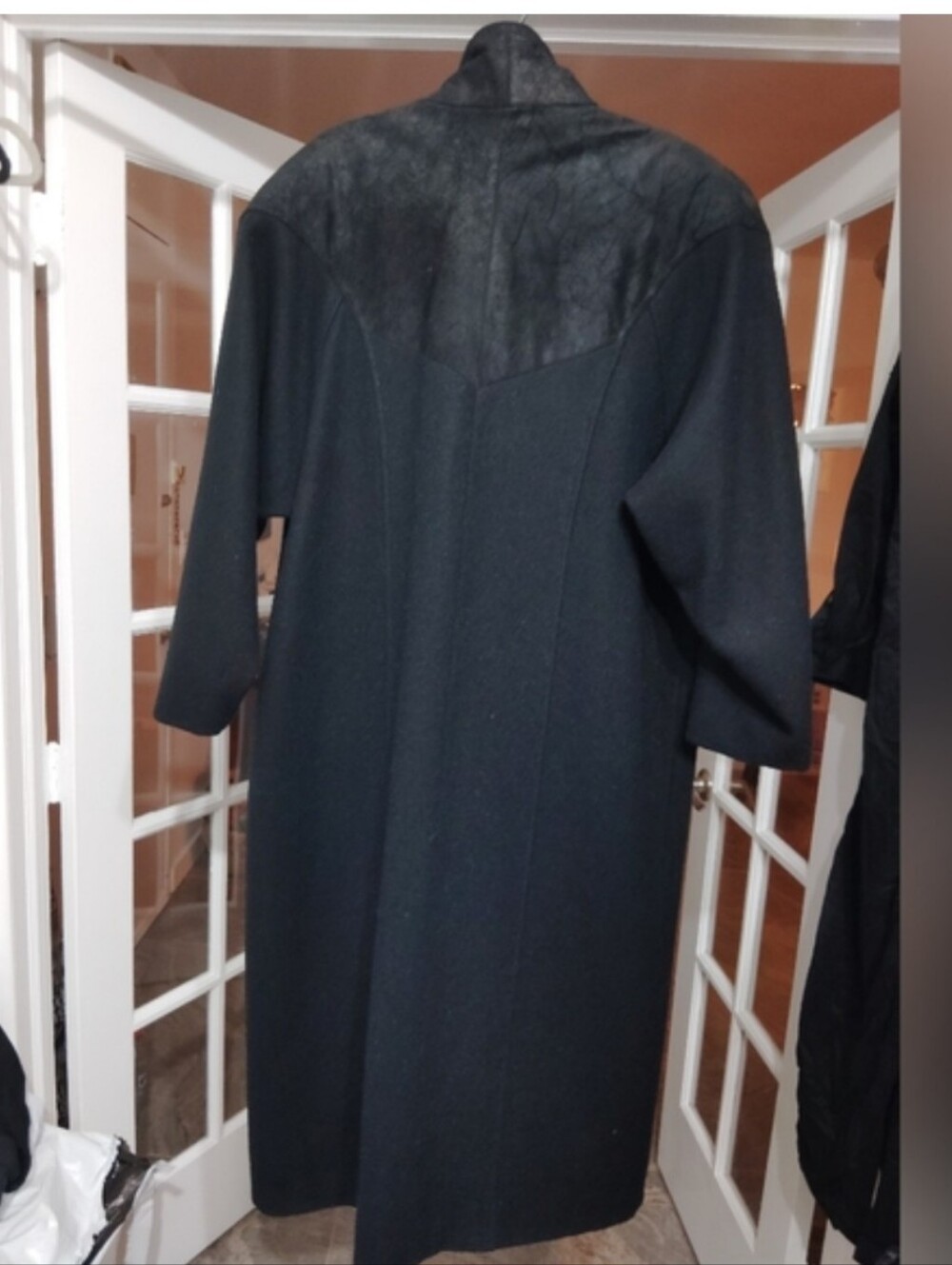 80's Full Length Vintage Black Wool Coat With Suede Patterned Design ✨🫰🏾 - Picture 3 of 9